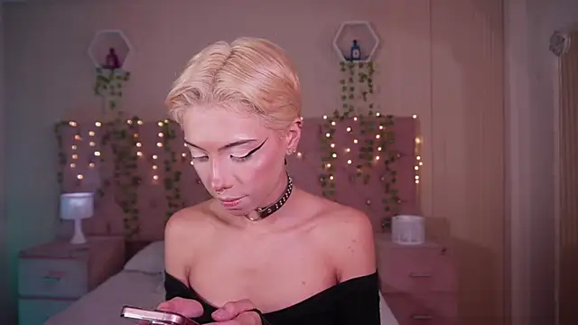 Snapshot of soidai_miiu chatting on 10-01-25, 01:39 soidai miiu online show from 10-01-25, 01:39