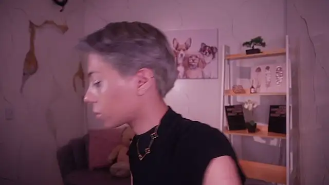 Snapshot of soidai_miiu chatting on 10-08-25, 11:52 soidai miiu online show from 10-08-25, 11:52