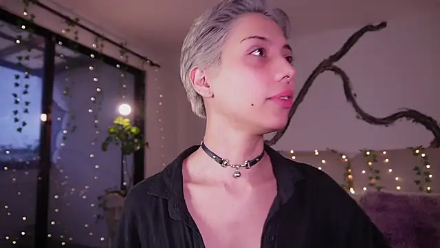 Snapshot of soidai_miiu chatting on 10-12-25, 11:20 soidai miiu online show from 10-12-25, 11:20