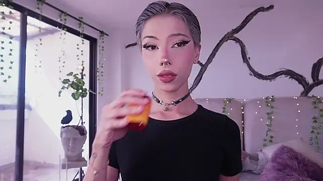 Snapshot of soidai_miiu chatting on 10-20-25, 08:09 soidai miiu online show from 10-20-25, 08:09