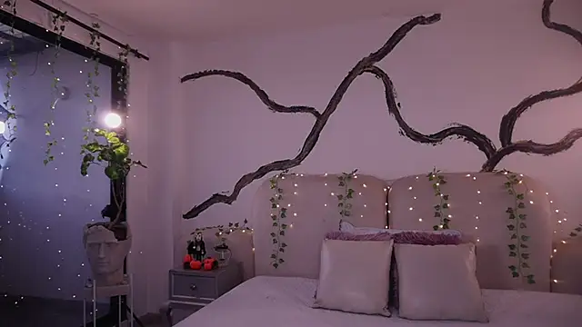 Snapshot of soidai_miiu chatting on 10-23-25, 10:19 soidai miiu online show from 10-23-25, 10:19