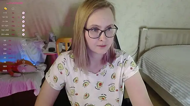 Agatha Mott online show from 10-31-25, 03:07