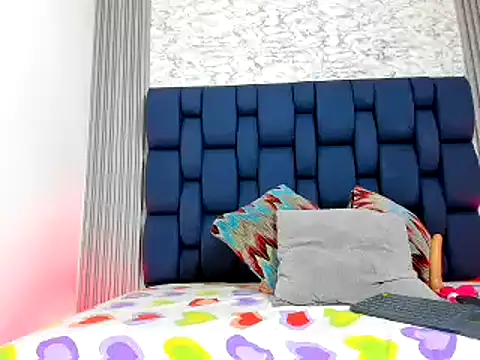 Ashlyaurora online show from 02-14-25, 04:58