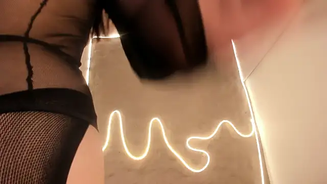 Demy Ruiz online show from 11-11-25, 02:33