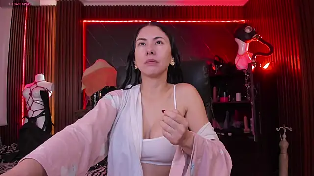 Snapshot of XiaQueen chatting on 12-19-25, 12:01 XiaQueen online show from 12-19-25, 12:01