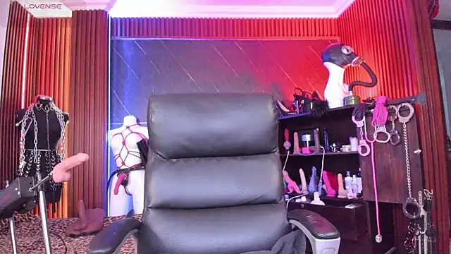 Snapshot of XiaQueen chatting on 02-27-26, 11:32 XiaQueen online show from 02-27-26, 11:32