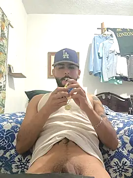 Snapshot of dickman10 chatting on 10-28-25, 04:05 dickman10 online show from 10-28-25, 04:05