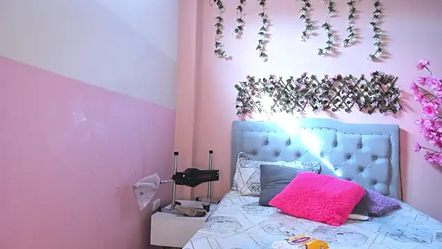 Snapshot of littletammy4u_ chatting on 09-19-25, 12:50 littletammy4u online show from 09-19-25, 12:50