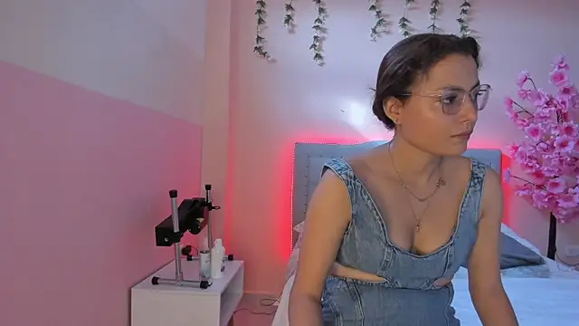 Snapshot of littletammy4u_ chatting on 10-03-25, 12:35 littletammy4u online show from 10-03-25, 12:35