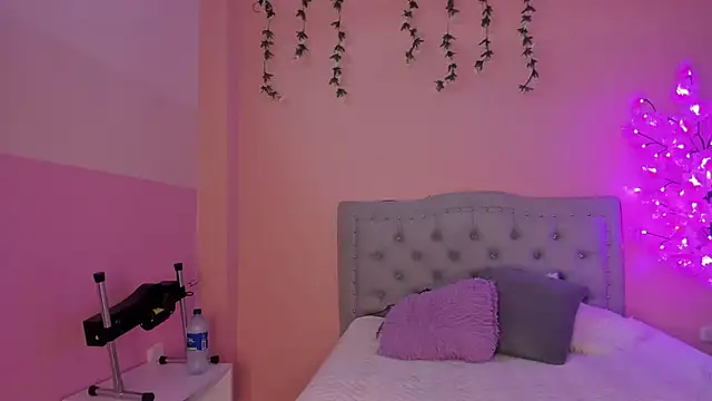 Snapshot of littletammy4u_ chatting on 10-07-25, 12:13 littletammy4u online show from 10-07-25, 12:13