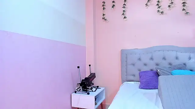 Snapshot of littletammy4u_ chatting on 10-22-25, 12:27 littletammy4u online show from 10-22-25, 12:27