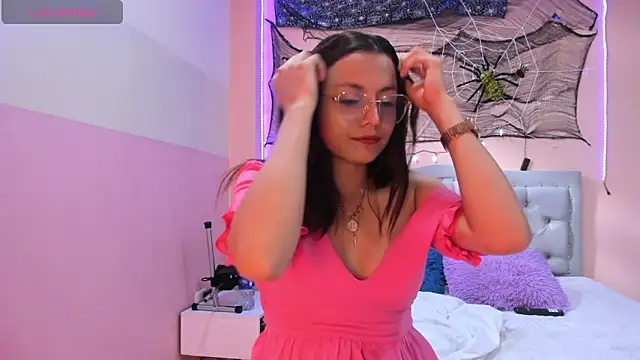 Snapshot of littletammy4u_ chatting on 10-24-25, 12:34 littletammy4u online show from 10-24-25, 12:34