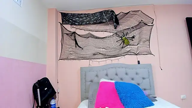 Snapshot of littletammy4u_ chatting on 10-28-25, 12:30 littletammy4u online show from 10-28-25, 12:30