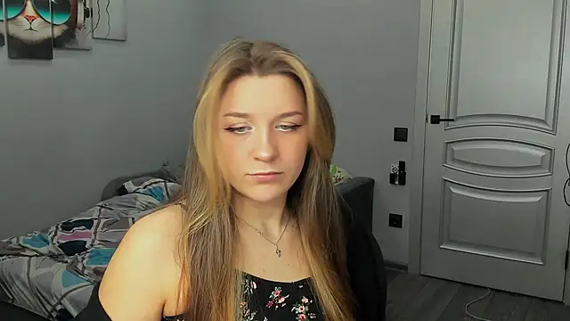 Snapshot of MollyMi0 chatting on 02-06-25, 10:21 MollyMi0 online show from 02-06-25, 10:21