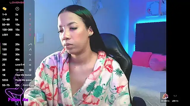 SallyWhitee online show from 10-04-25, 04:21