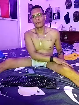 Snapshot of XhaseFoX chatting on 03-05-25, 05:29 XhaseFoX online show from 03-05-25, 05:29