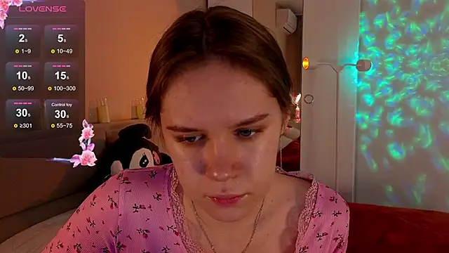 Mia Luw online show from 11-22-25, 03:49