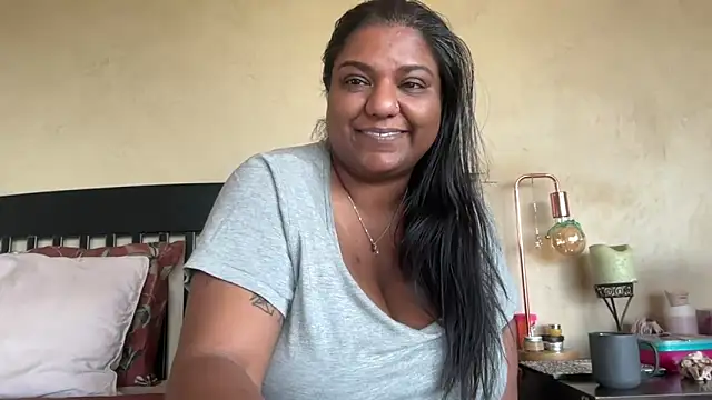 Snapshot of SophieStarShine chatting on 09-12-25, 11:32 SophieStarShine online show from 09-12-25, 11:32