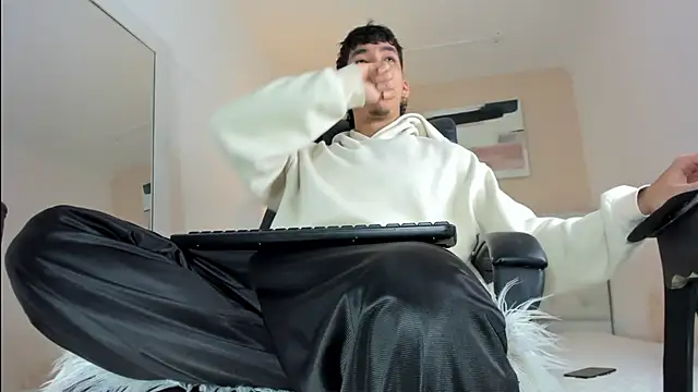 Snapshot of ISAAC_CRYSTON chatting on 12-22-25, 07:55 ISAAC CRYSTON online show from 12-22-25, 07:55