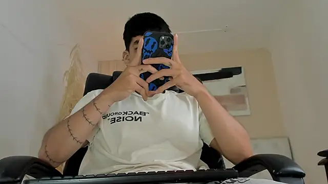 Snapshot of ISAAC_CRYSTON chatting on 01-10-26, 11:20 ISAAC CRYSTON online show from 01-10-26, 11:20