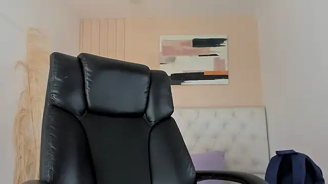 Snapshot of ISAAC_CRYSTON chatting on 01-13-26, 08:14 ISAAC CRYSTON online show from 01-13-26, 08:14