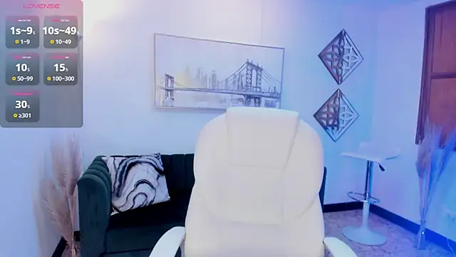 Snapshot of Luciana_Morris chatting on 02-09-25, 10:09 Luciana Morris online show from 02-09-25, 10:09