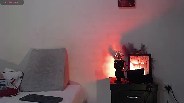 Snapshot of alaia_sweetxxx chatting on 10-25-25, 01:35 alaia sweetxxx online show from 10-25-25, 01:35