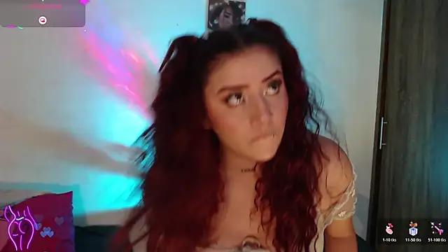 Snapshot of alaia_sweetxxx chatting on 11-12-25, 01:06 alaia sweetxxx online show from 11-12-25, 01:06