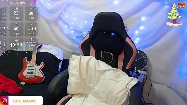Snapshot of alaia_sweetxxx chatting on 12-17-25, 01:11 alaia sweetxxx online show from 12-17-25, 01:11