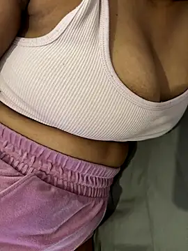 Snapshot of shakybabyx chatting on 10-18-25, 09:32 shakybabyx online show from 10-18-25, 09:32