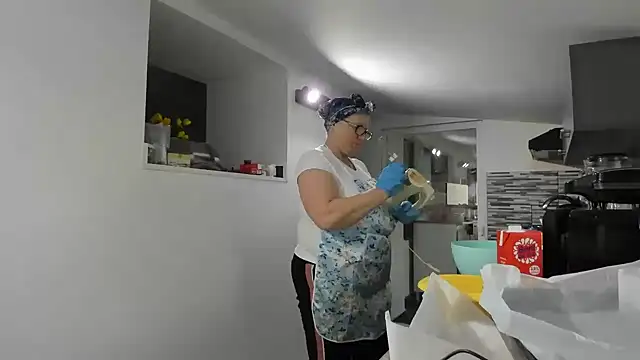 NoraJohnson6 online show from 10-30-25, 06:15