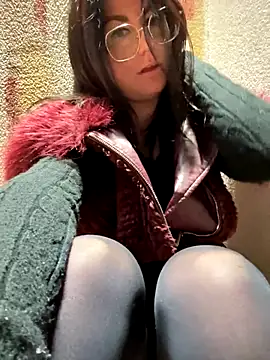 Loveblackzilla online show from 10-10-25, 05:56