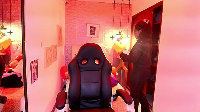 Snapshot of tylla_ chatting on 03-10-25, 03:01 tylla online show from 03-10-25, 03:01