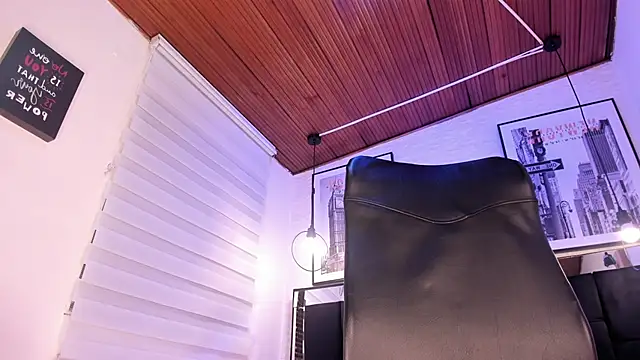 Snapshot of tylla_ chatting on 09-13-25, 03:39 tylla online show from 09-13-25, 03:39