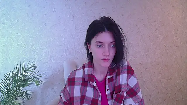 roxy riot  online show from 03-04-25, 05:11