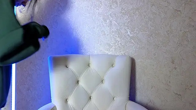 roxy riot  online show from 03-19-25, 01:32