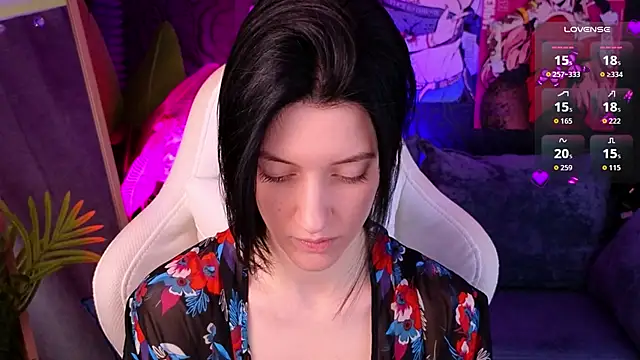 roxy riot  online show from 10-18-25, 01:30