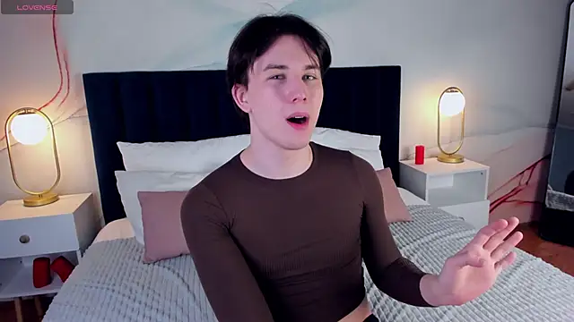 AdrianoAubert online show from 03-08-25, 03:06