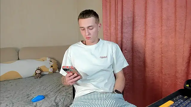 crazybottom99 online show from 10-31-25, 07:48