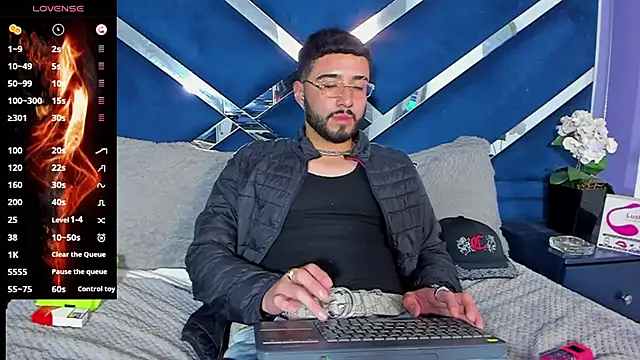 Noa Bonucci online show from 02-10-25, 02:48