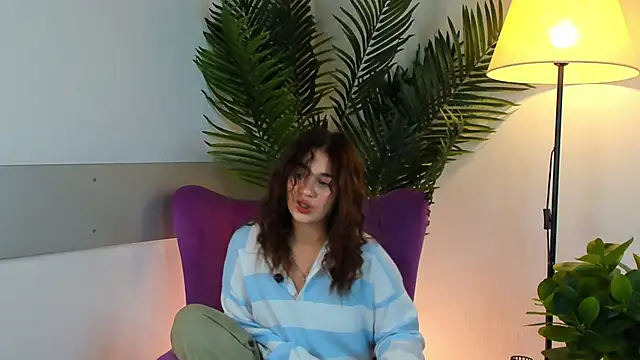 Snapshot of PortiaBellew chatting on 02-07-25, 01:53 PortiaBellew online show from 02-07-25, 01:53