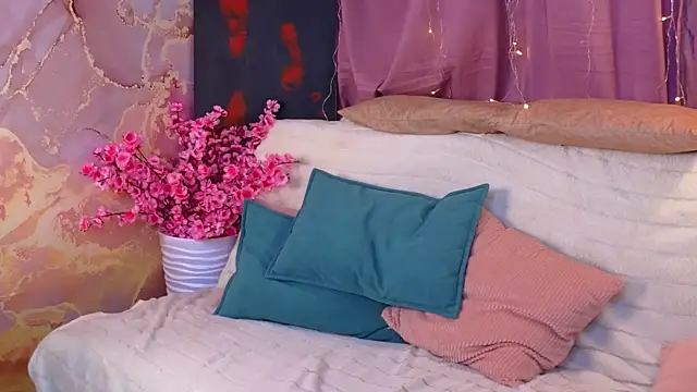 Snapshot of PortiaBellew chatting on 02-13-25, 10:34 PortiaBellew online show from 02-13-25, 10:34