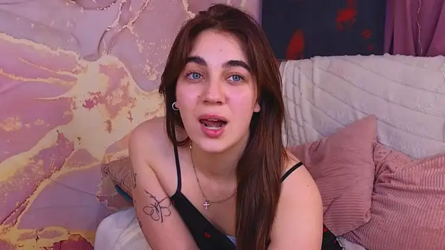 Snapshot of PortiaBellew chatting on 02-15-25, 01:38 PortiaBellew online show from 02-15-25, 01:38