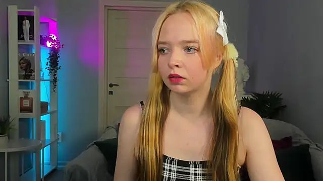 Snapshot of Bellla_Murrr chatting on 02-10-25, 08:53 Bellla Murrr online show from 02-10-25, 08:53