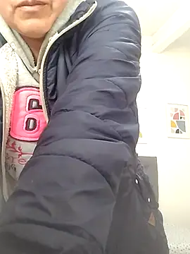 Snapshot of Saori_Sann_ chatting on 10-14-25, 02:18 Saori Sann online show from 10-14-25, 02:18