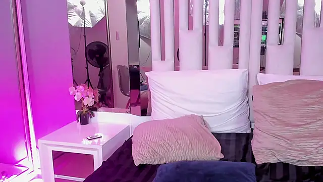 Snapshot of Cloee_Rainbow1 chatting on 03-13-25, 11:41 Cloee Rainbow1 online show from 03-13-25, 11:41