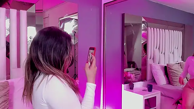 Snapshot of Cloee_Rainbow1 chatting on 03-22-25, 11:42 Cloee Rainbow1 online show from 03-22-25, 11:42