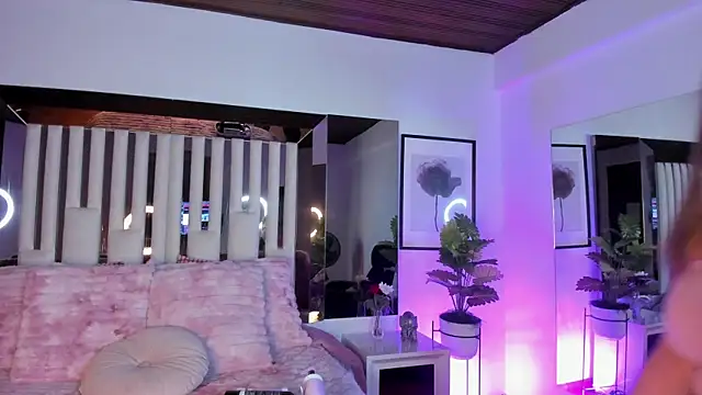 Snapshot of Cloee_Rainbow1 chatting on 11-13-25, 11:42 Cloee Rainbow1 online show from 11-13-25, 11:42