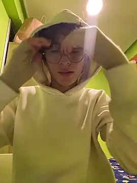 Snapshot of stormmart18 chatting on 02-09-25, 12:17 stormmart18 online show from 02-09-25, 12:17