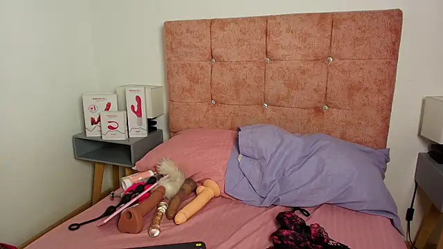 Skye Moore online show from 10-14-25, 12:06